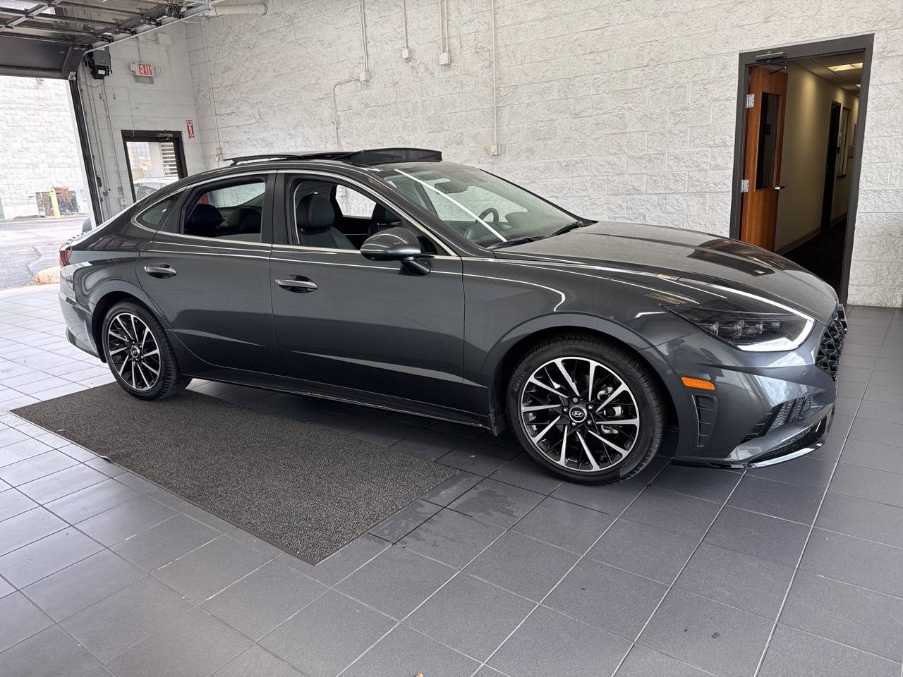 2021 Hyundai Sonata Limited — Sedan — 15,389 mi — Springfield, MO