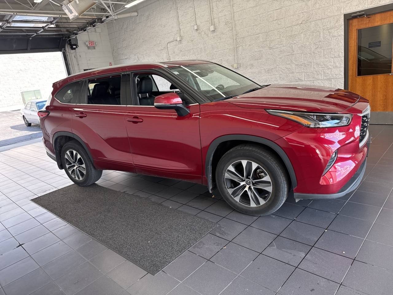 2022 Toyota Highlander XLE — SUV — 47,735 mi — Springfield, MO