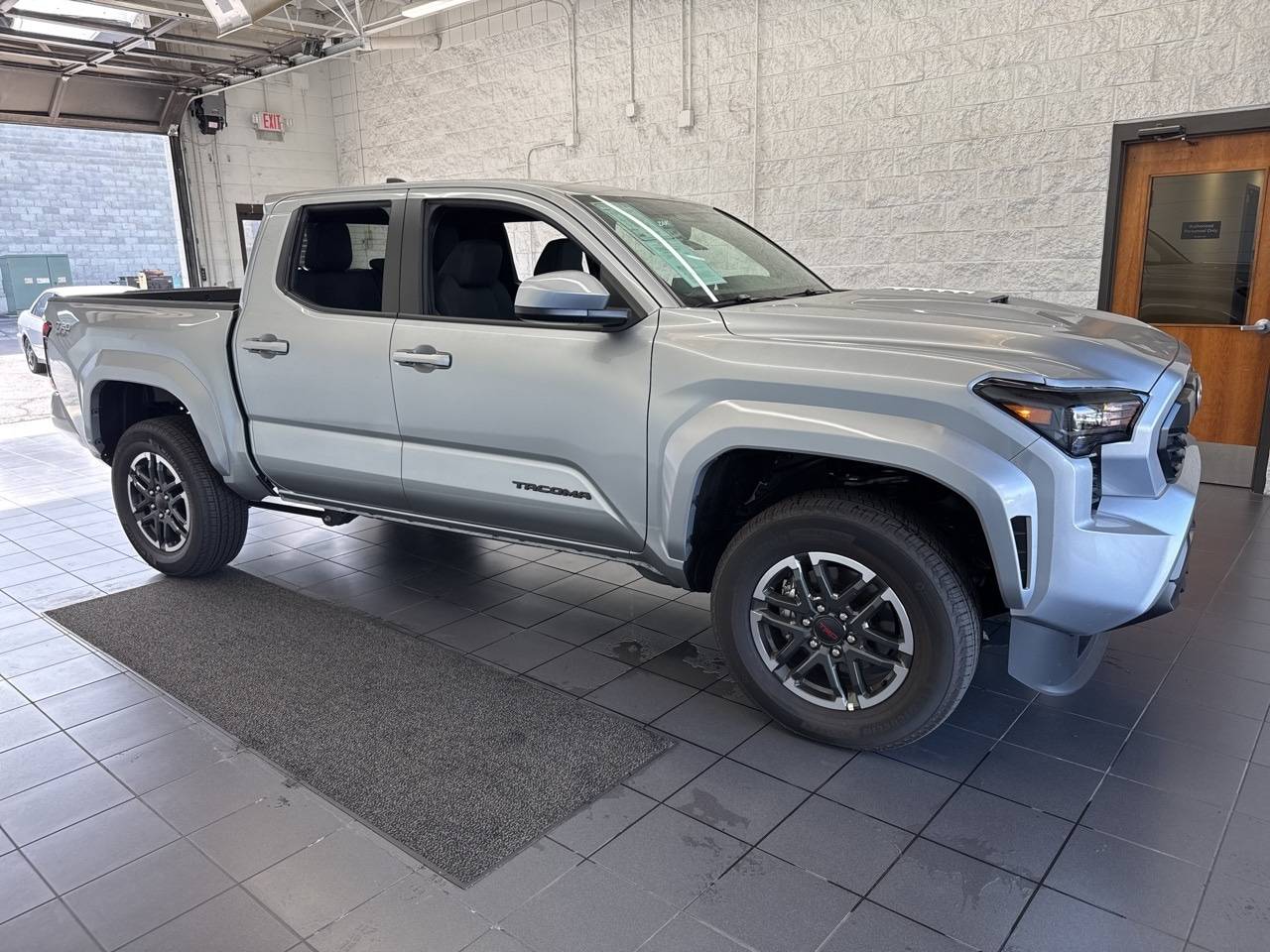 2025 Toyota Tacoma TRD Sport — Pickup Truck — 1,881 mi — Springfield, MO