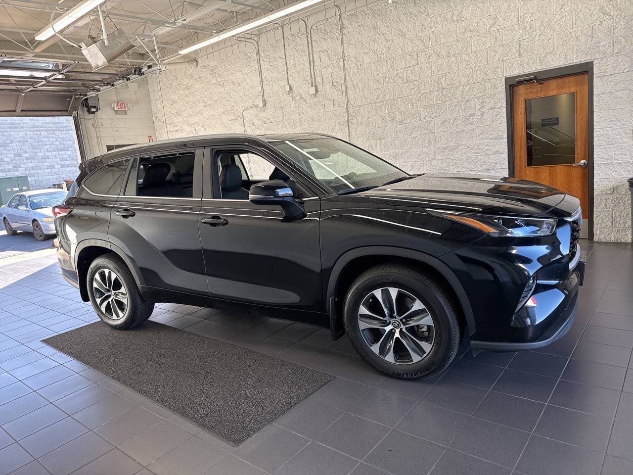 2024 Toyota Highlander XLE — SUV — 22,091 mi — Springfield, MO