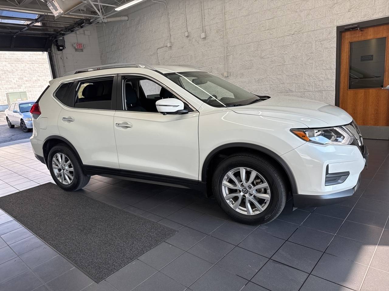 2017 Nissan Rogue SV — SUV — 82,922 mi — Springfield, MO