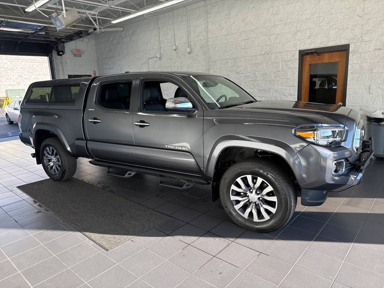 2022 Toyota Tacoma Limited — Pickup Truck — 15,201 mi — Springfield, MO