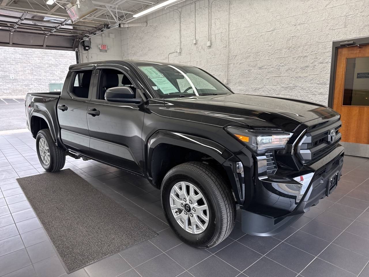 2024 Toyota Tacoma SR — Pickup Truck — 4,348 mi — Springfield, MO