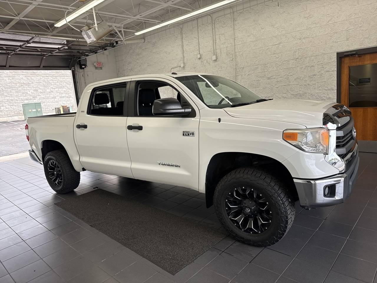 2015 Toyota Tundra SR5 — Pickup Truck — 145,802 mi — Springfield, MO