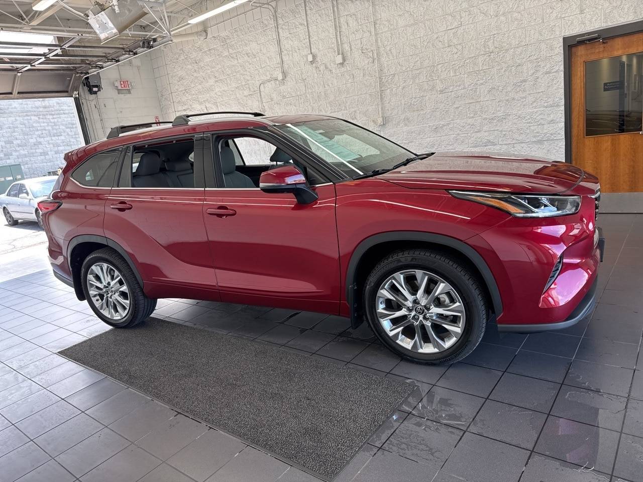 2022 Toyota Highlander Limited — SUV — 30,207 mi — Springfield, MO