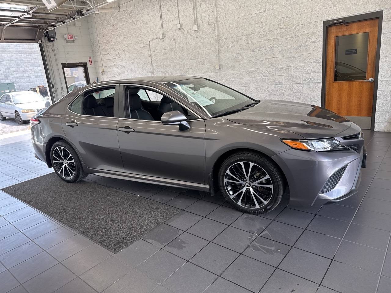 2020 Toyota Camry SE — Sedan — 55,326 mi — Springfield, MO