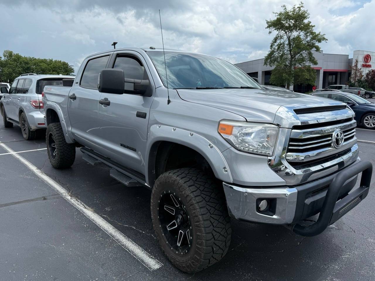 2017 Toyota Tundra SR5 — Pickup Truck — 180,183 mi — Springfield, MO