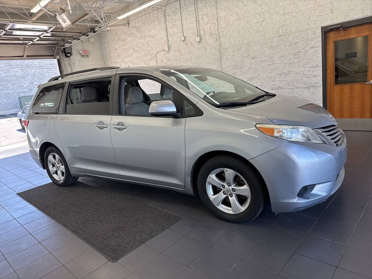 2016 Toyota Sienna LE — Minivan — 185,695 mi — Springfield, MO