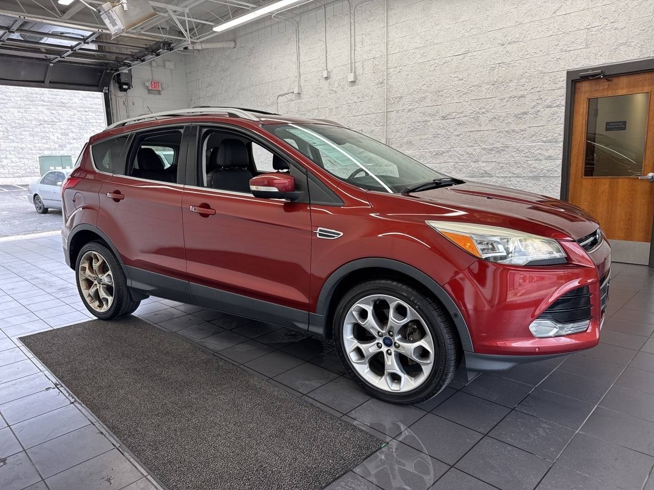 2014 Ford Escape Titanium — SUV — 120,483 mi — Springfield, MO