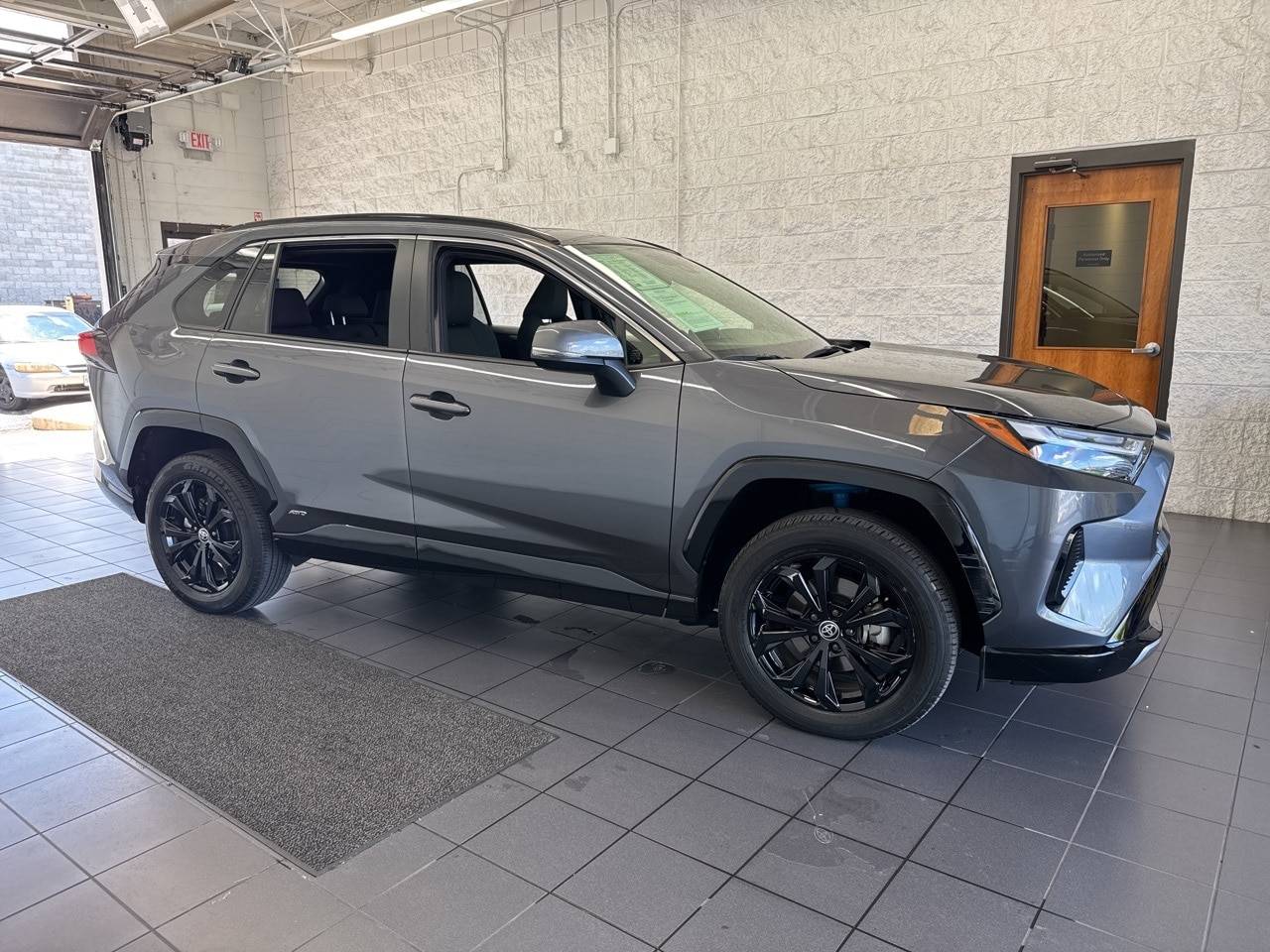 2022 Toyota RAV4 Hybrid SE — SUV — 21,101 mi — Springfield, MO