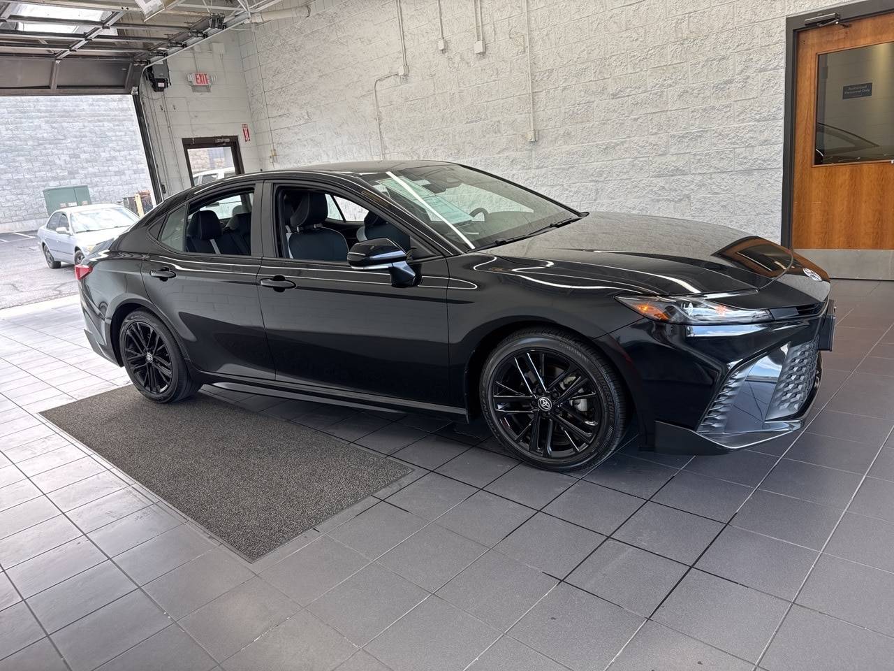 2025 Toyota Camry Hybrid SE — Sedan — 18,138 mi — Springfield, MO