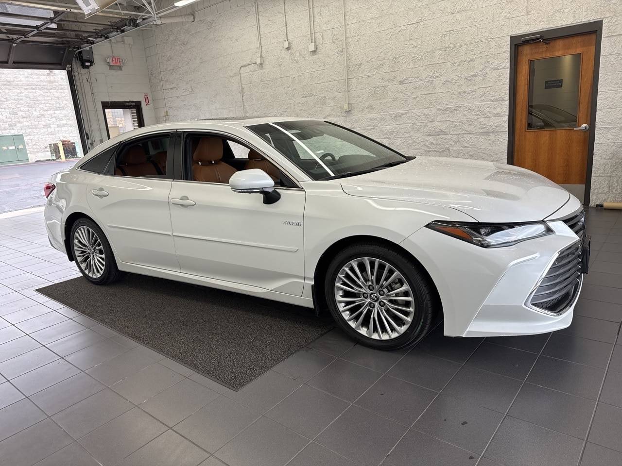 2020 Toyota Avalon Hybrid Limited — Sedan — 39,746 mi — Springfield, MO