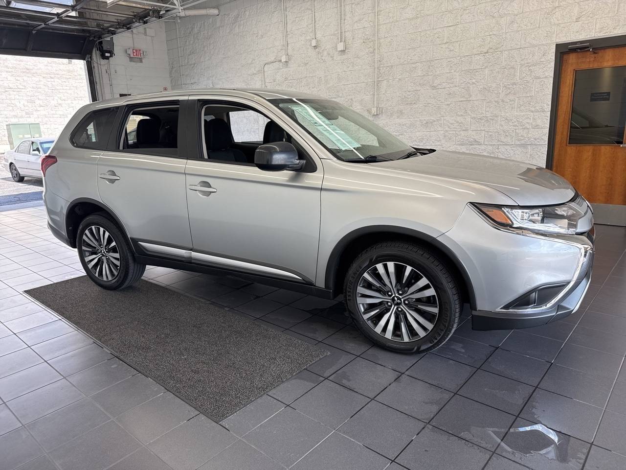 2020 Mitsubishi Outlander ES — SUV — 132,891 mi — Springfield, MO