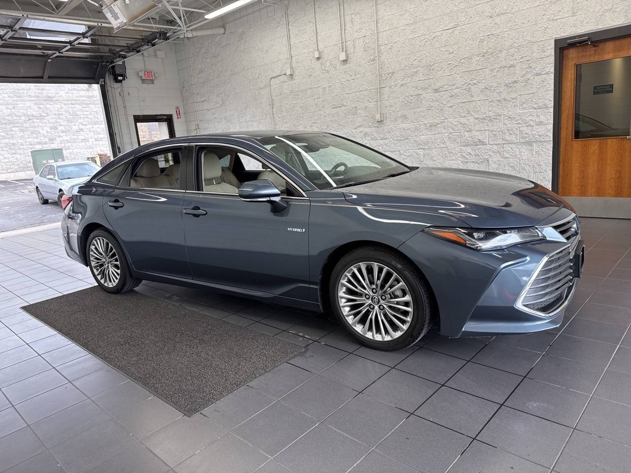 2019 Toyota Avalon Hybrid Limited — Sedan — 60,599 mi — Springfield, MO