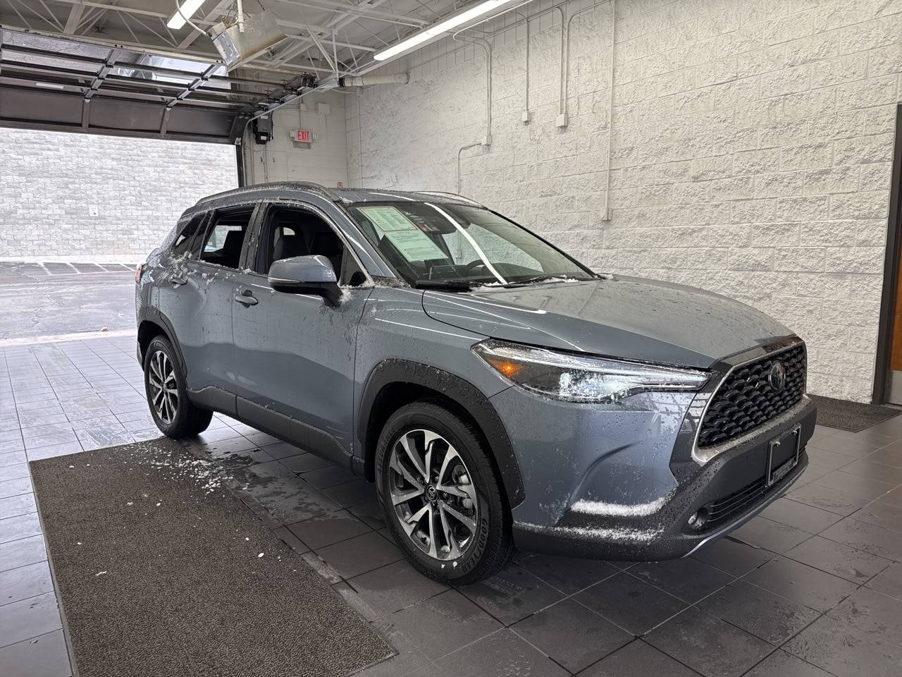 2024 Toyota Corolla Cross XLE — SUV — 1,143 mi — Springfield, MO