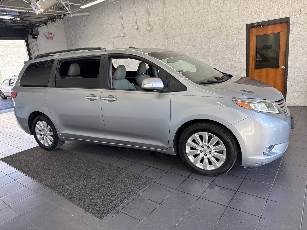 2015 Toyota Sienna Limited Premium — Minivan — 181,587 mi — Springfield, MO