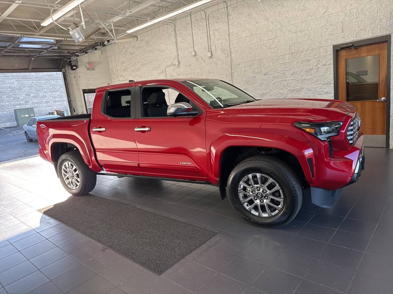 2024 Toyota Tacoma Limited — Pickup Truck — 25,979 mi — Springfield, MO