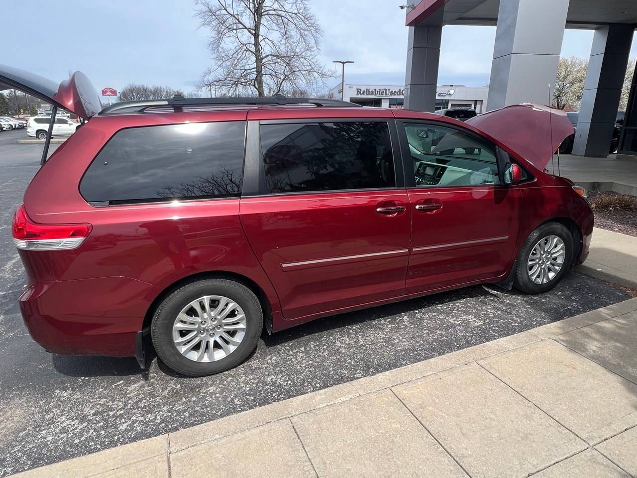 2014 Toyota Sienna XLE — Minivan — 228,650 mi — Springfield, MO