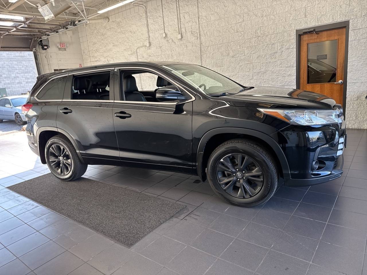 2017 Toyota Highlander LE V6 — SUV — 157,501 mi — Springfield, MO