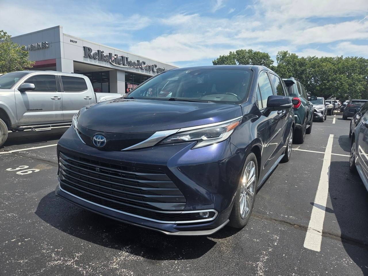 2022 Toyota Sienna Platinum — Minivan — 63,157 mi — Springfield, MO