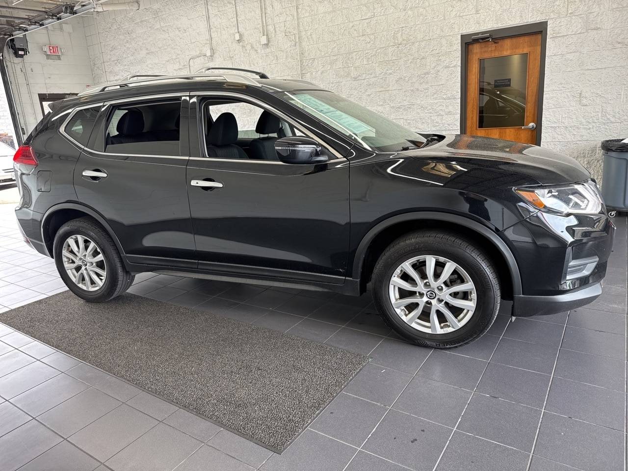 2017 Nissan Rogue SV — SUV — 107,506 mi — Springfield, MO