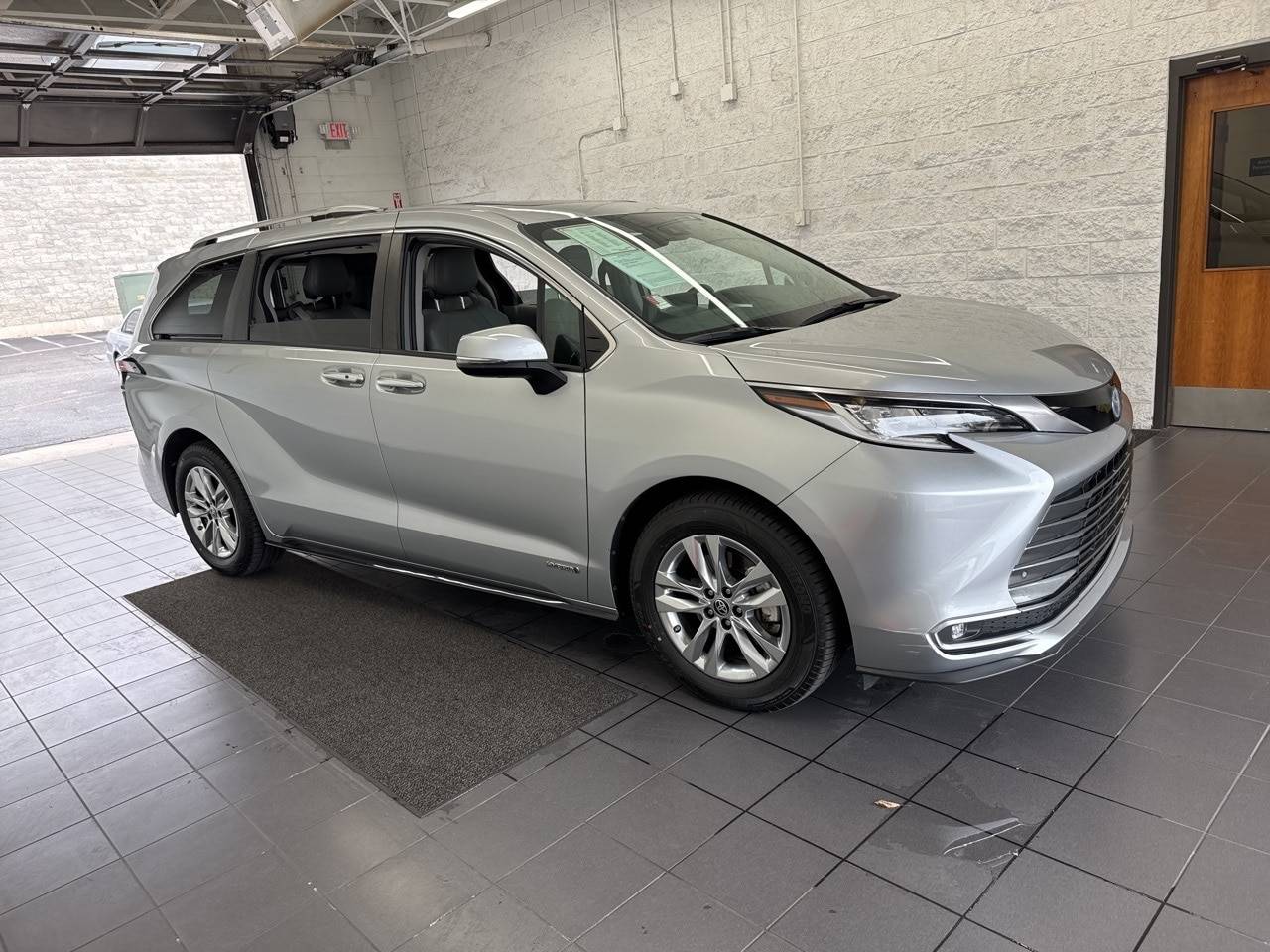 2021 Toyota Sienna Limited — Minivan — 47,585 mi — Springfield, MO
