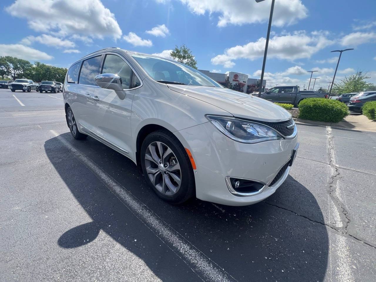 2019 Chrysler Pacifica Limited — Minivan — 79,535 mi — Springfield, MO