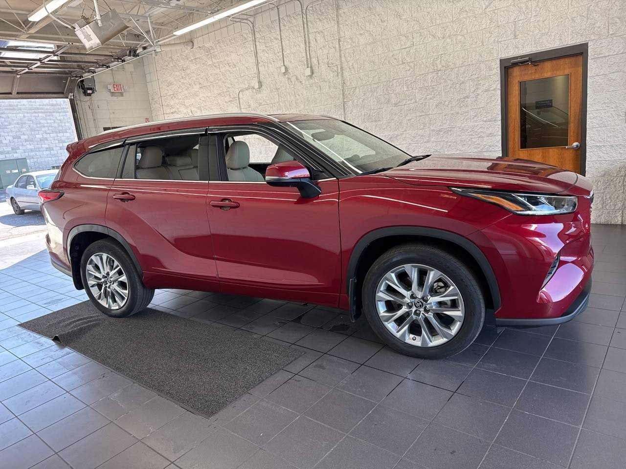 2023 Toyota Highlander Limited — SUV — 39,156 mi — Springfield, MO