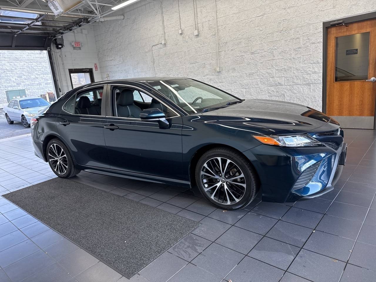 2018 Toyota Camry SE — Sedan — 125,947 mi — Springfield, MO