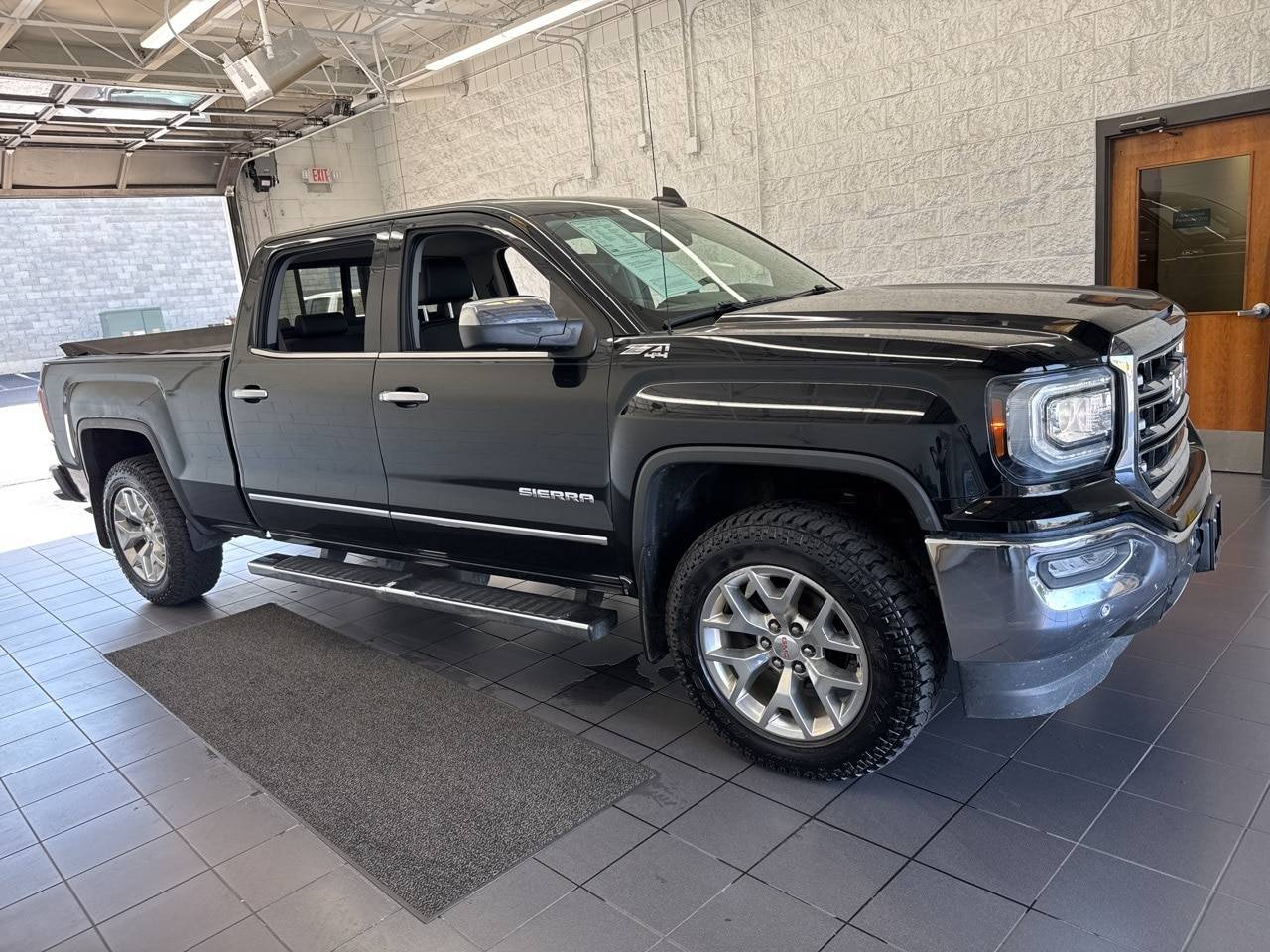 2017 GMC Sierra 1500 SLT — Pickup Truck — 114,842 mi — Springfield, MO