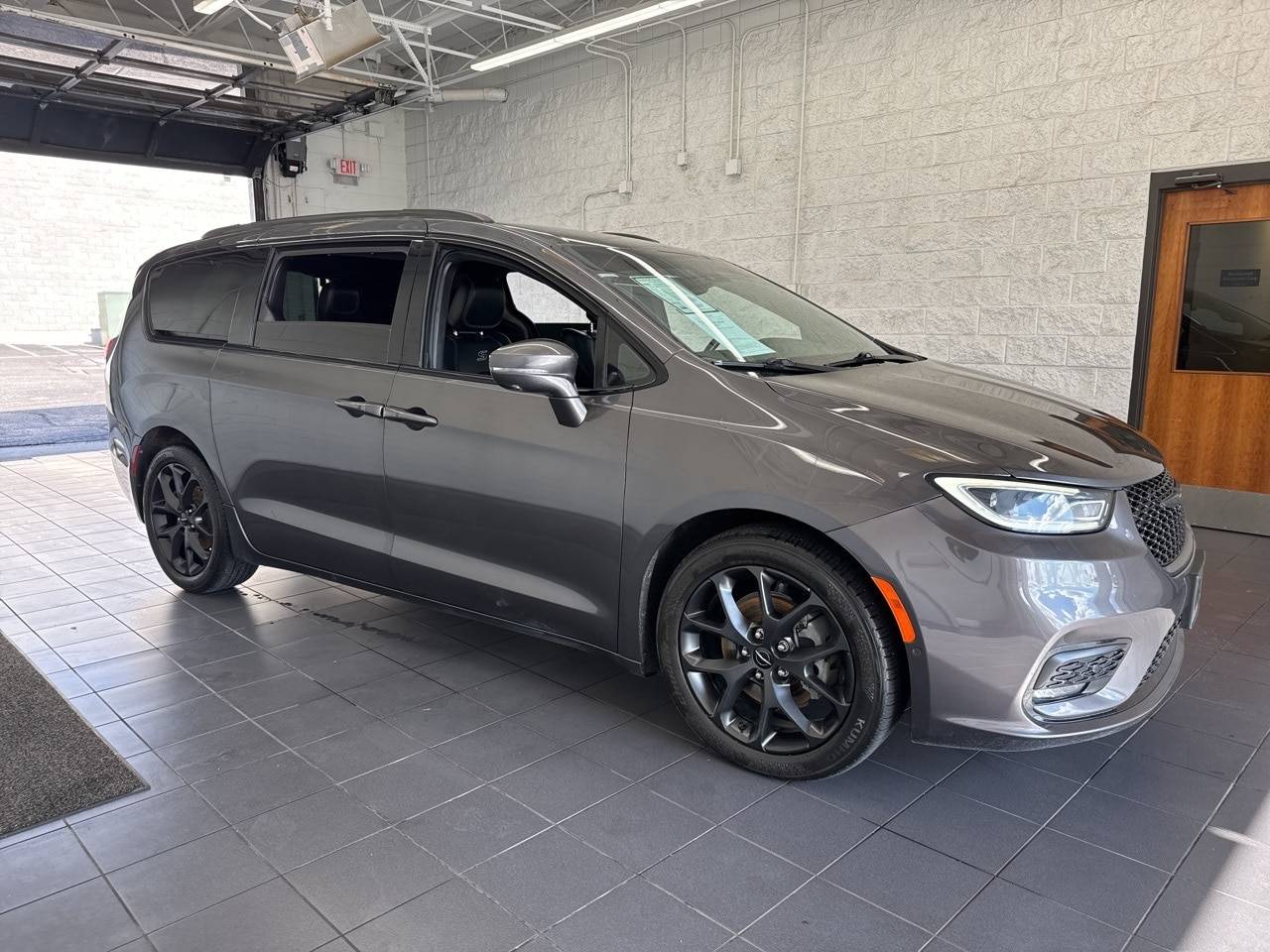 2021 Chrysler Pacifica Touring L — Minivan — 72,531 mi — Springfield, MO