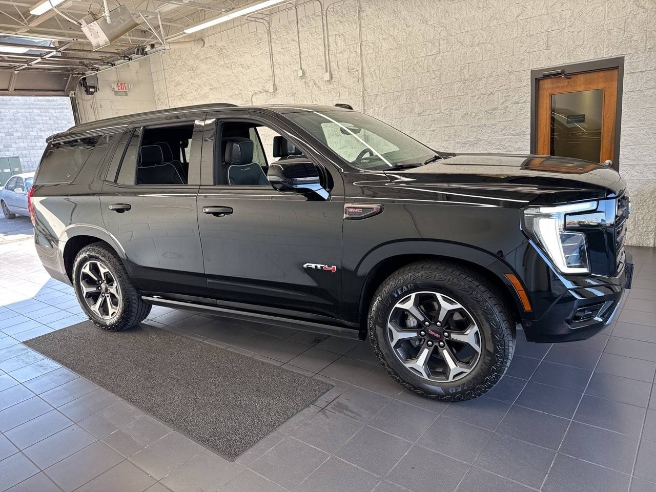 2025 GMC Yukon AT4 Ultimate — SUV — 13,109 mi — Springfield, MO