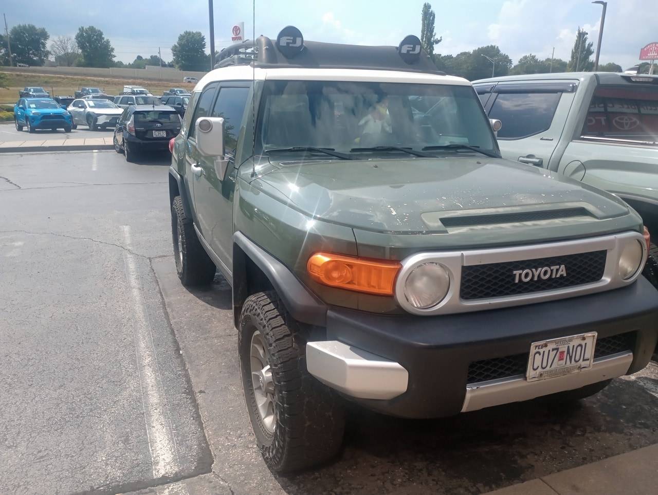 2011 Toyota FJ Cruiser Base — SUV — 177,131 mi — Springfield, MO