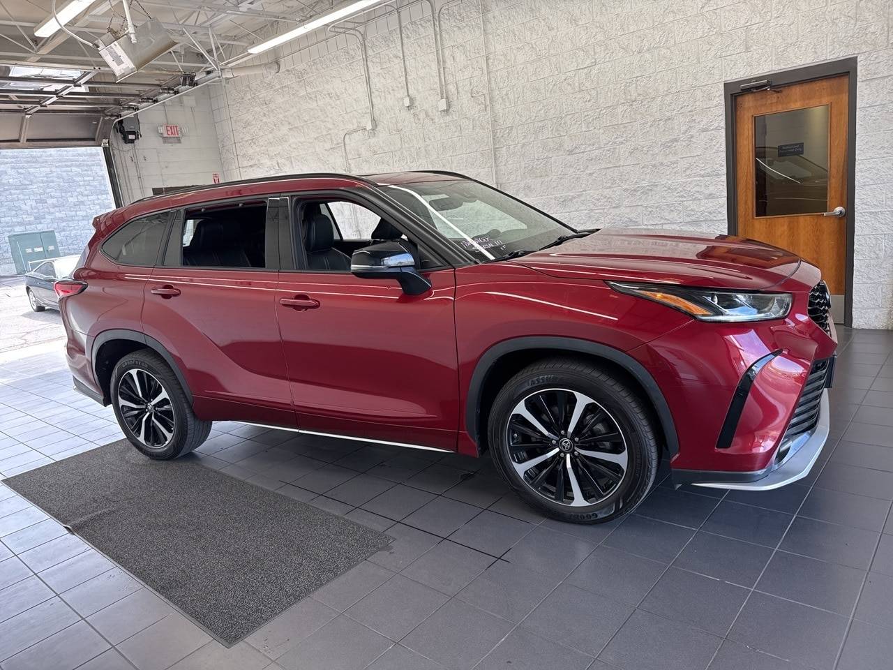 2022 Toyota Highlander XSE — SUV — 70,149 mi — Springfield, MO