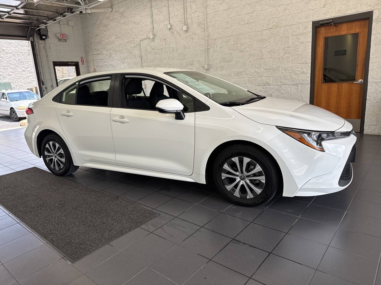 2022 Toyota Corolla Hybrid LE — Sedan — 13,585 mi — Springfield, MO