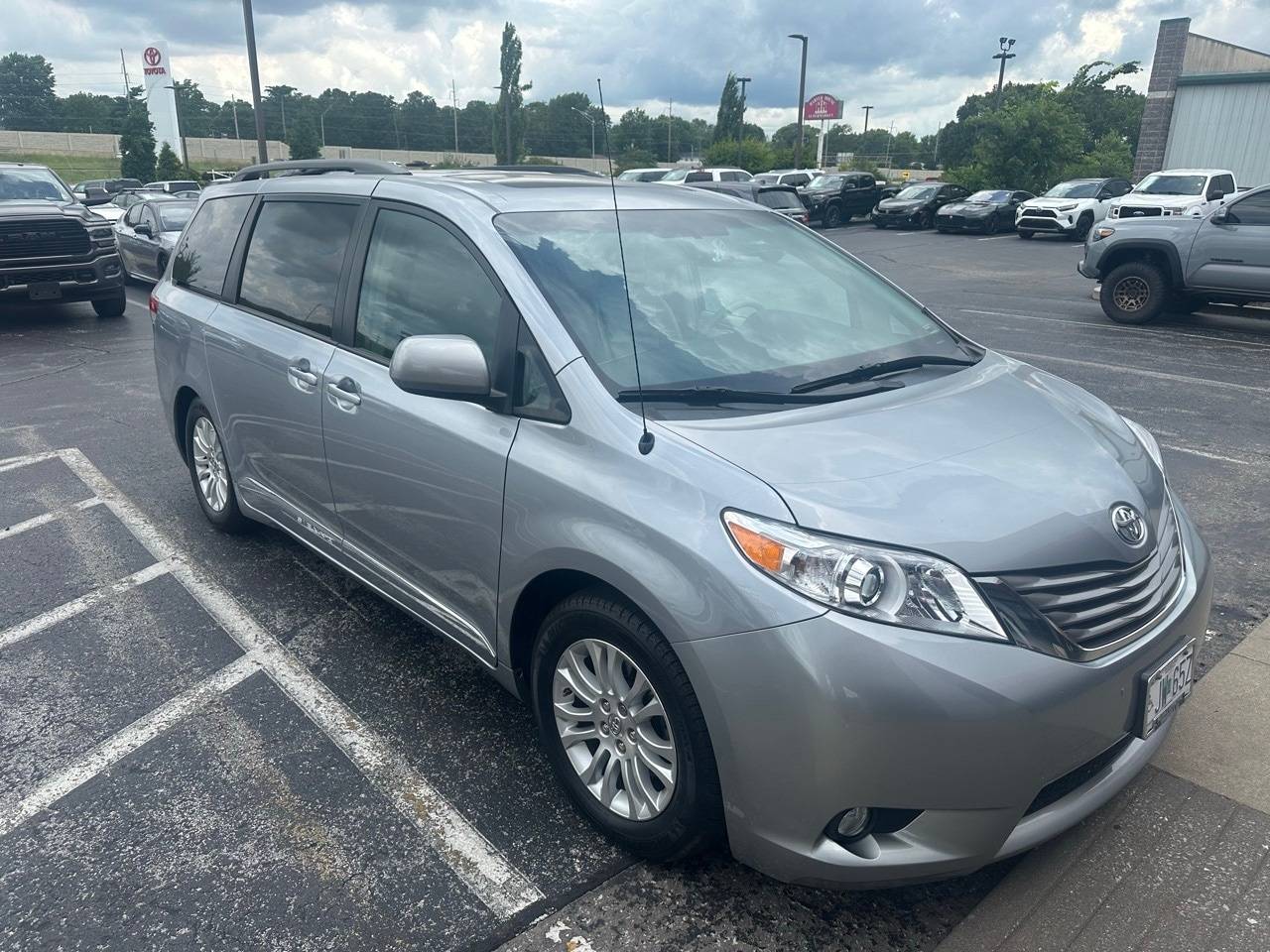 2011 Toyota Sienna Base — Minivan — 100,641 mi — Springfield, MO
