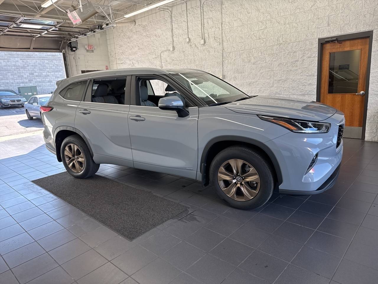 2023 Toyota Highlander Hybrid Bronze Edition — SUV — 49,055 mi — Springfield, MO