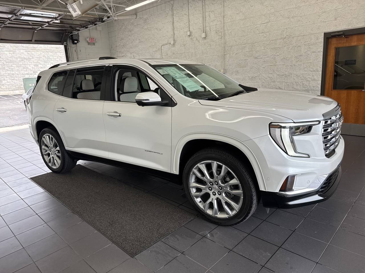 2024 GMC Acadia Denali — SUV — 18,984 mi — Springfield, MO