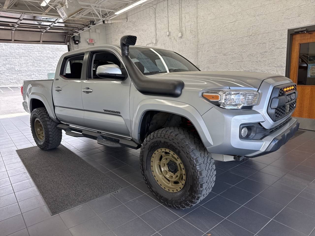 2023 Toyota Tacoma SR5 — Pickup Truck — 9,248 mi — Springfield, MO