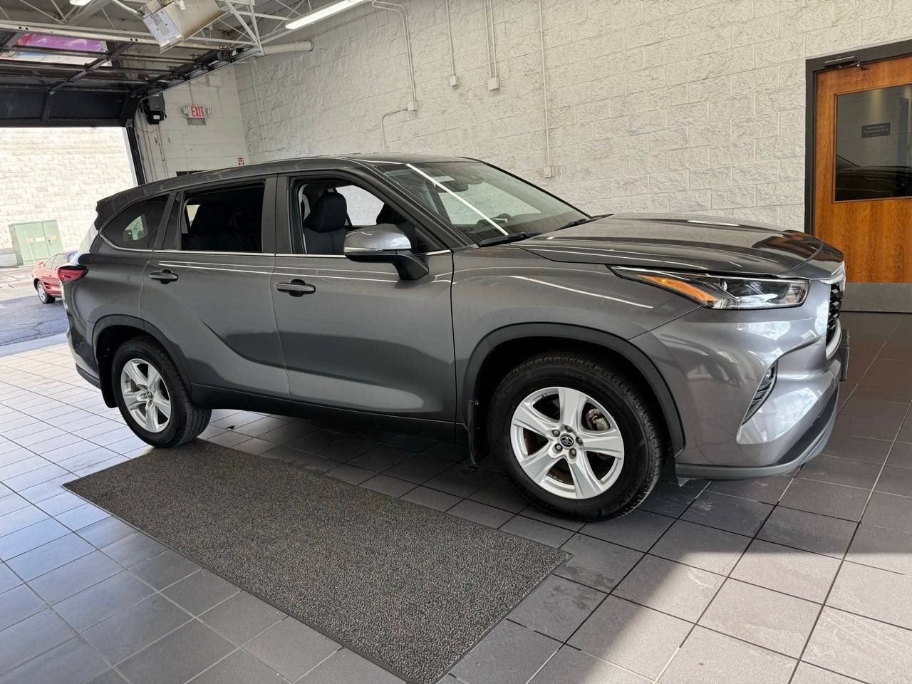 2023 Toyota Highlander LE — SUV — 53,866 mi — Springfield, MO