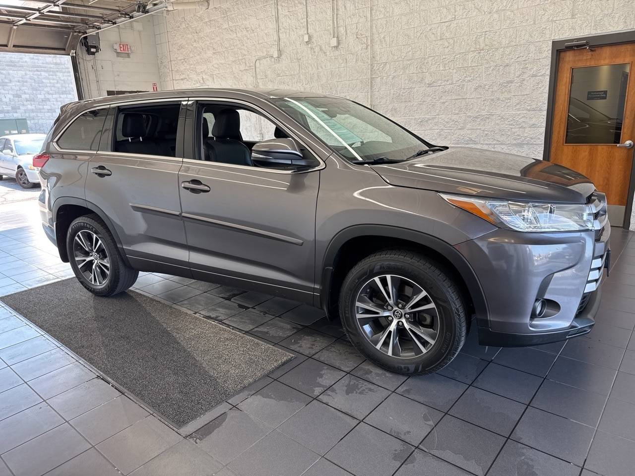 2018 Toyota Highlander LE Plus — SUV — 144,254 mi — Springfield, MO