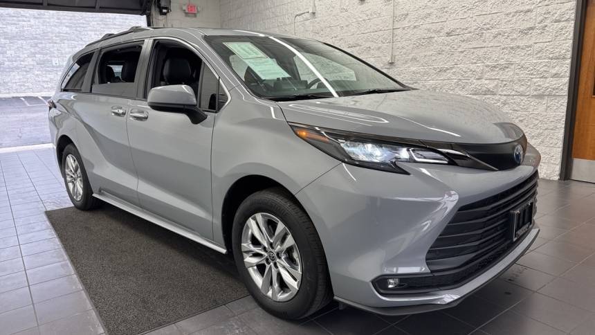 2022 Toyota Sienna XLE Woodland Edition — Minivan — 49,692 mi — Springfield, MO