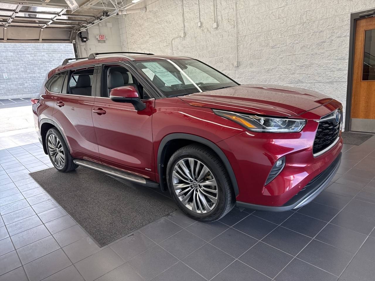 2022 Toyota Highlander Hybrid Platinum — SUV — 133,949 mi — Springfield, MO