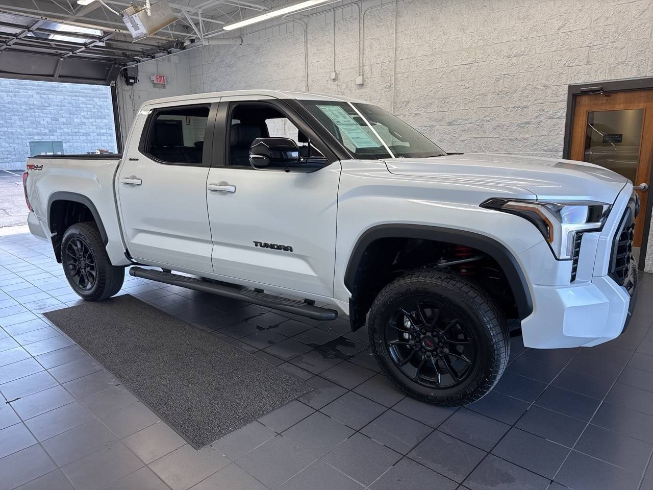 2025 Toyota Tundra Limited — Pickup Truck — 1,747 mi — Springfield, MO