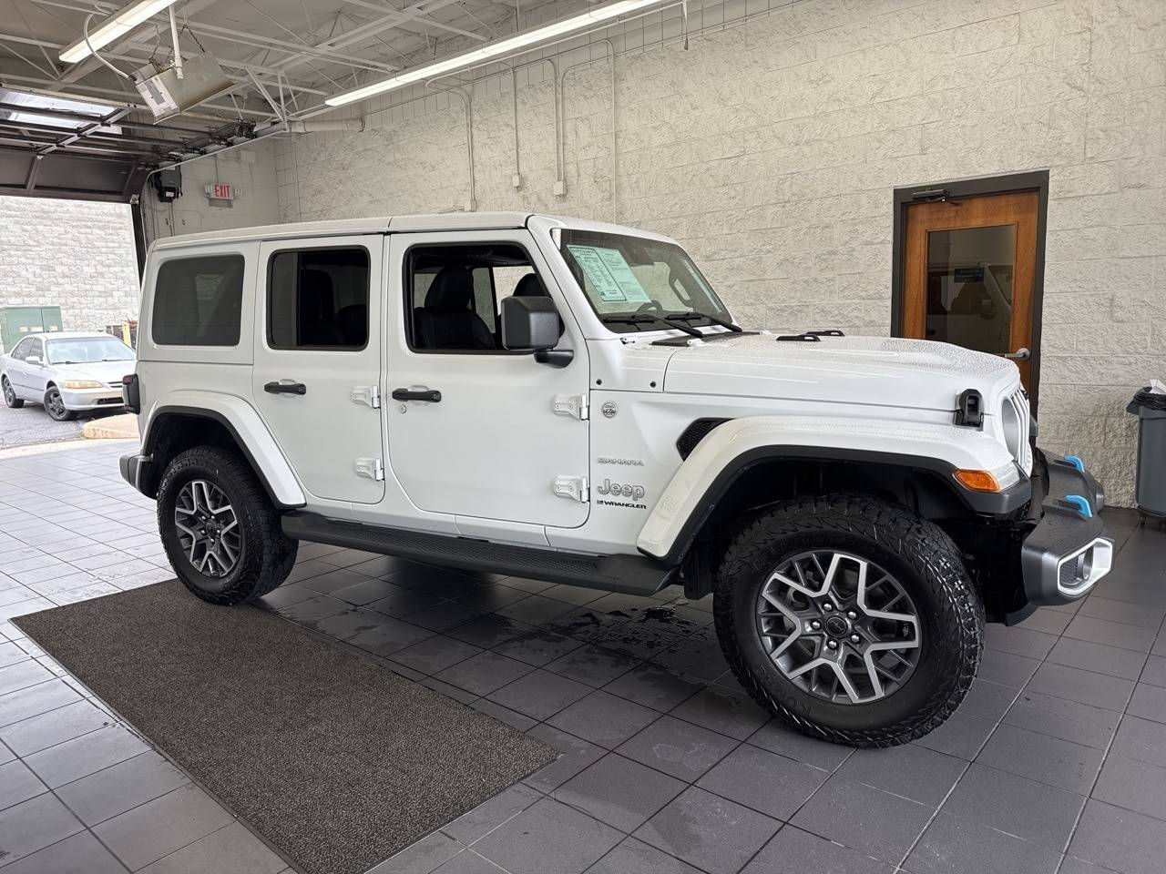 2024 Jeep Wrangler Sahara — SUV — 4,498 mi — Springfield, MO