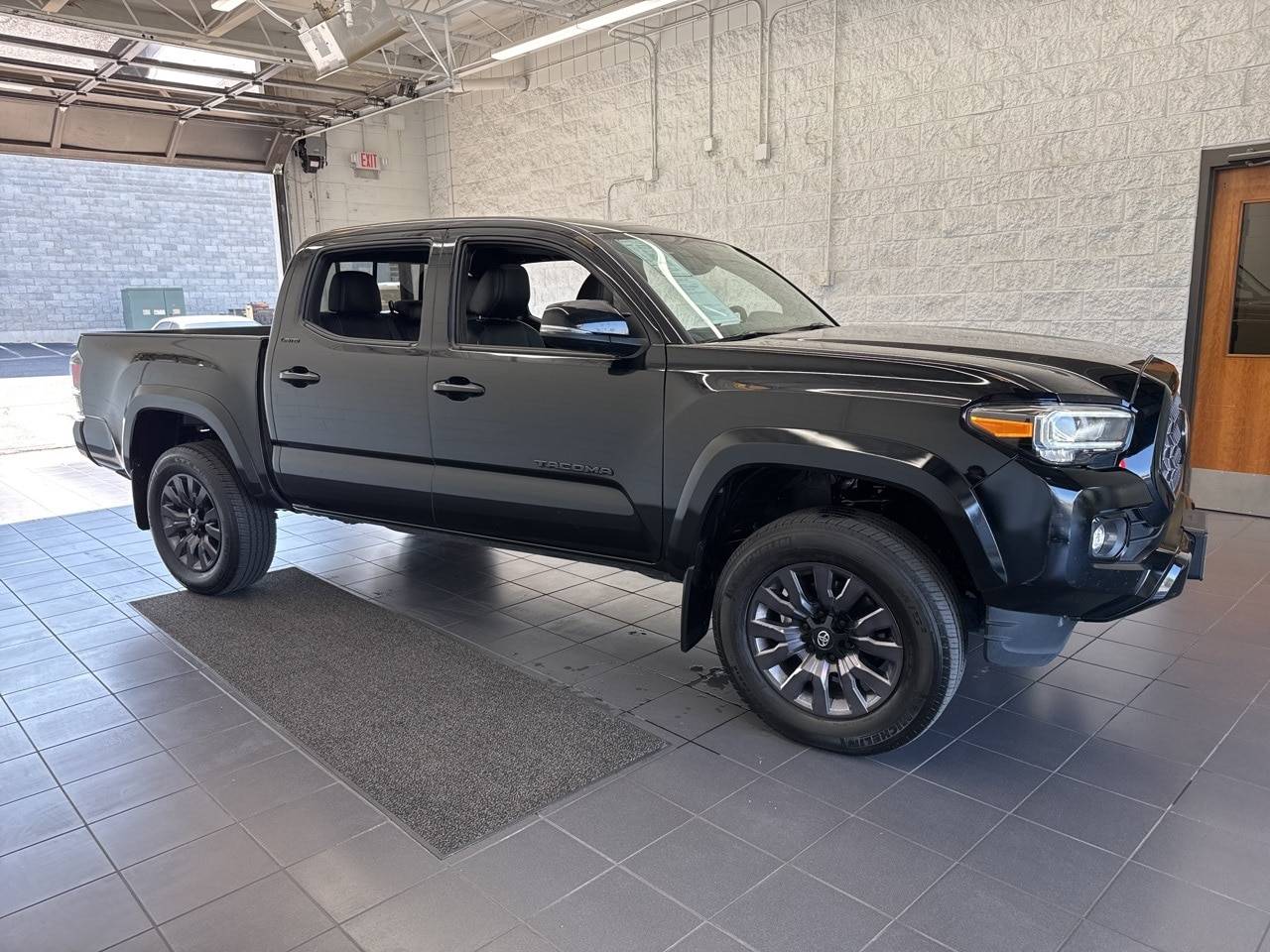 2022 Toyota Tacoma Limited — Pickup Truck — 53,900 mi — Springfield, MO