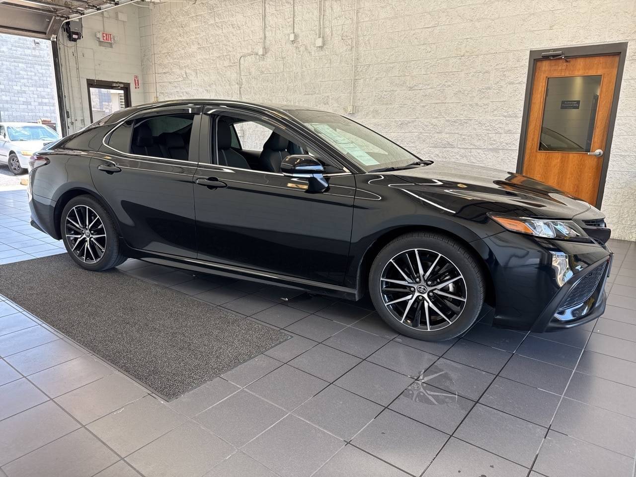 2024 Toyota Camry Hybrid SE — Sedan — 16,342 mi — Springfield, MO