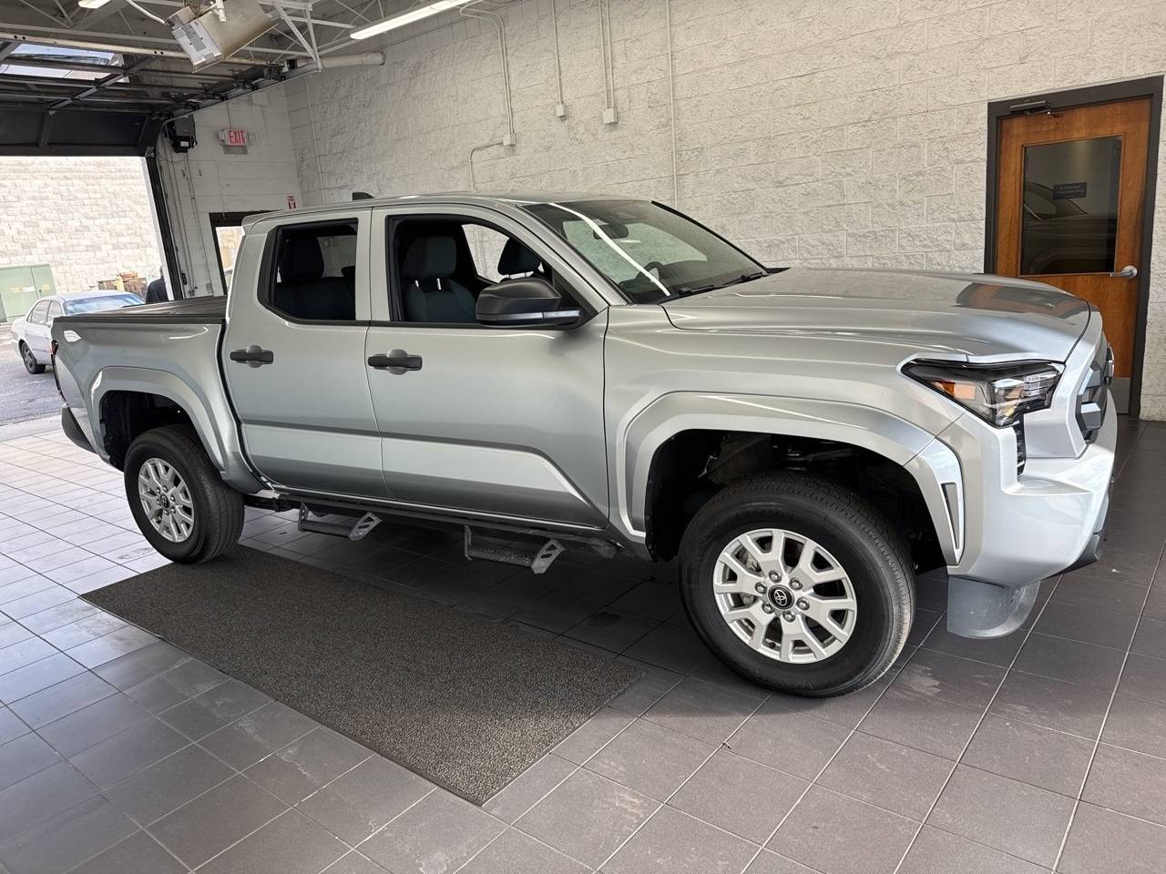 2024 Toyota Tacoma SR — Pickup Truck — 25,581 mi — Springfield, MO