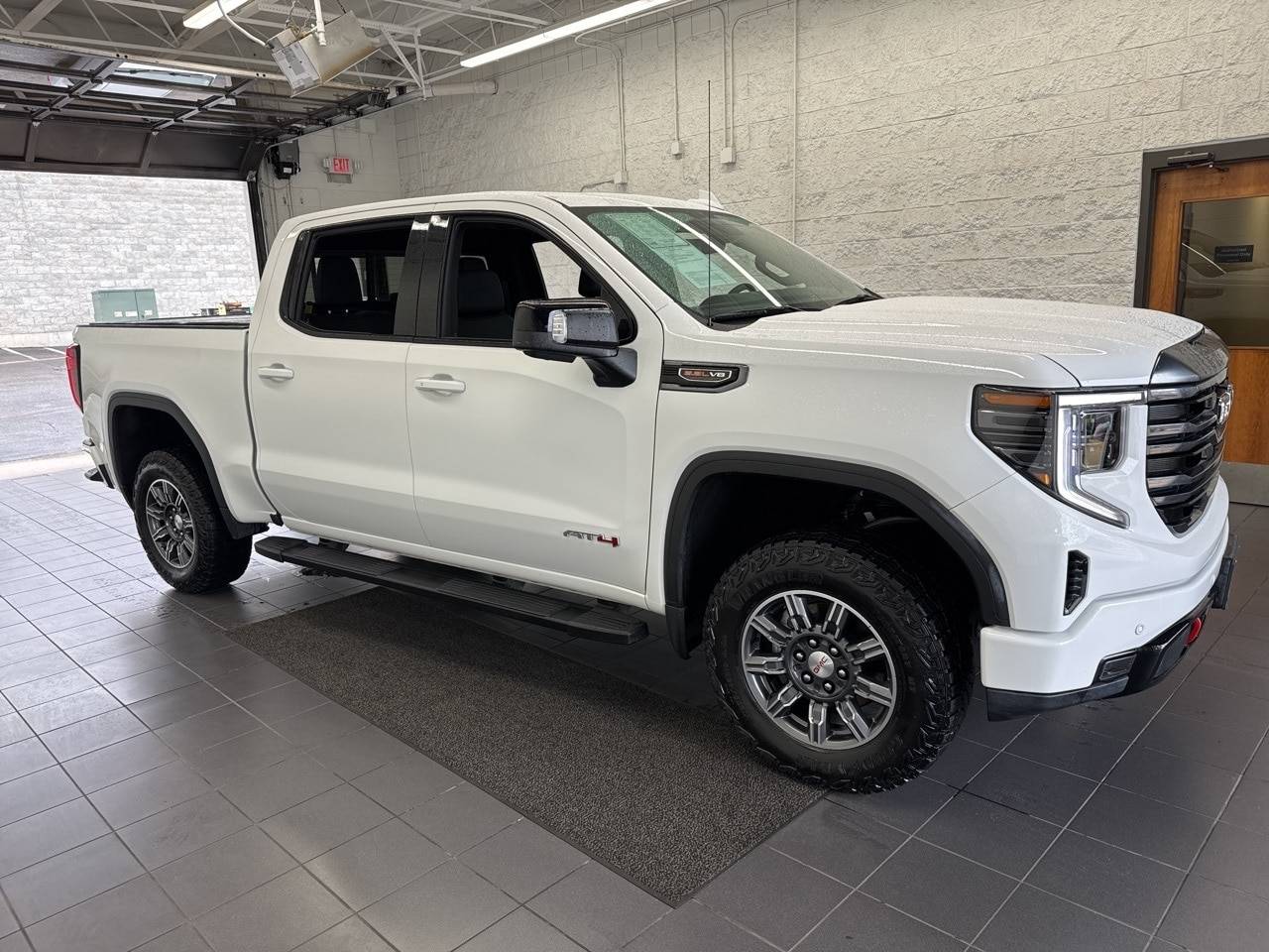 2024 GMC Sierra 1500 AT4 — Pickup Truck — 18,251 mi — Springfield, MO