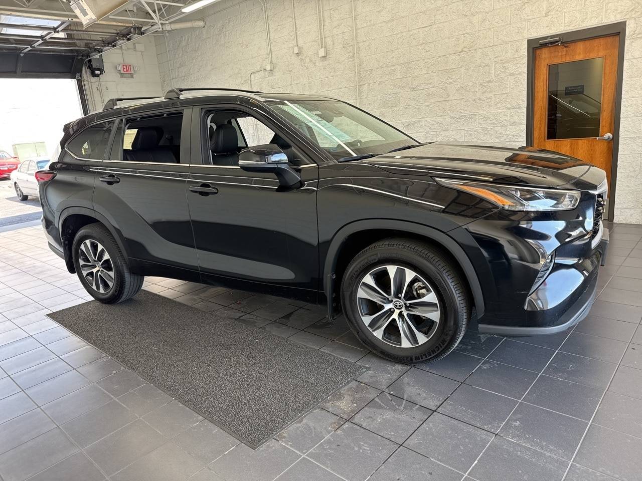 2023 Toyota Highlander XLE — SUV — 39,430 mi — Springfield, MO